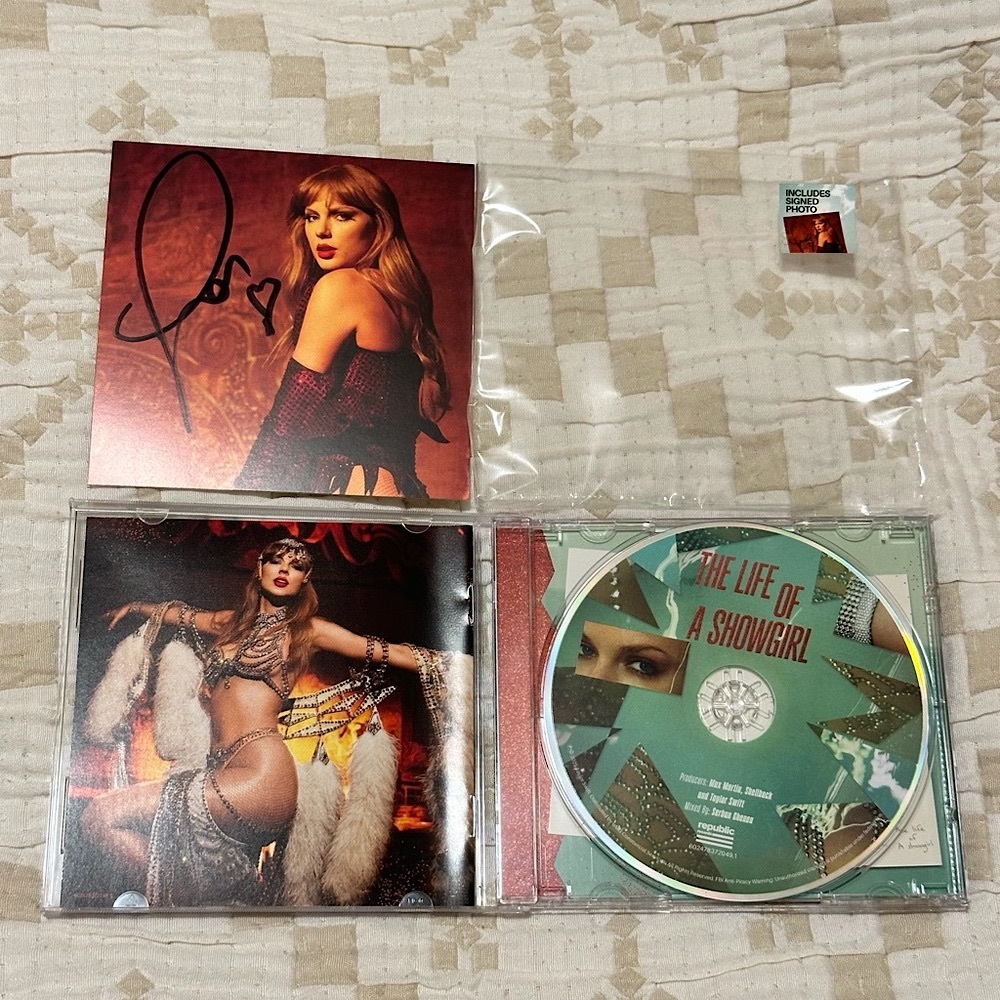 Taylor Swift The Life of a Showgirl SIGNED CD Photo #3
